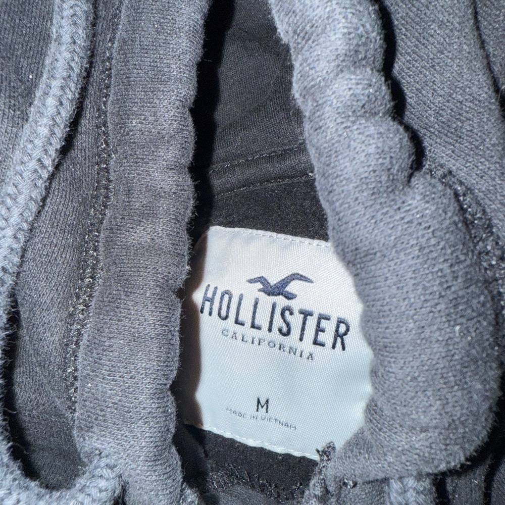 Hollister women’s black crop Hoodie
